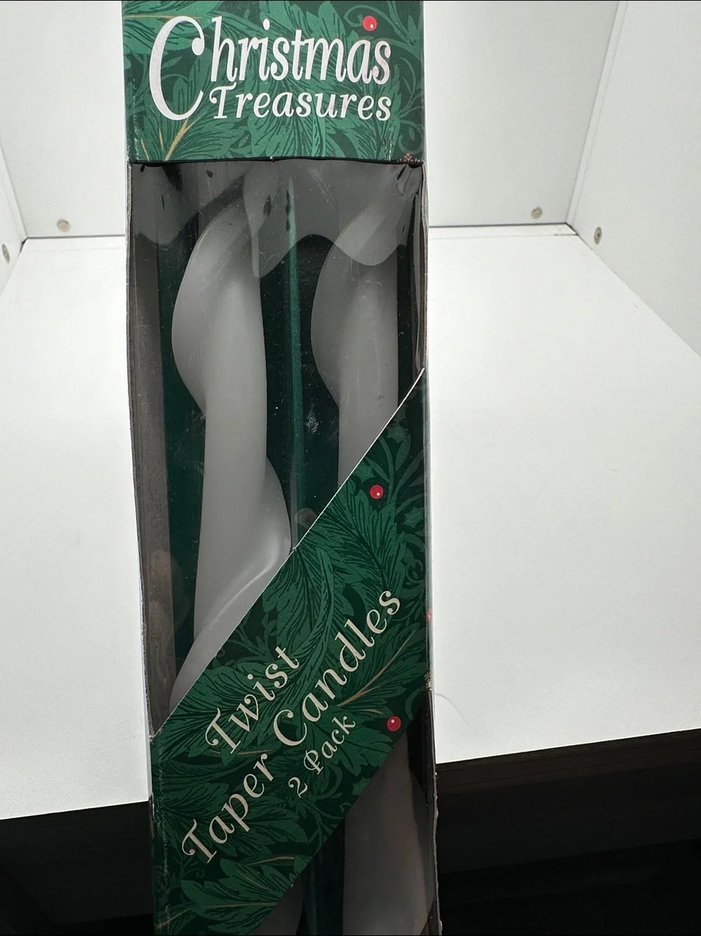 Vintage Christmas Treasures Twist Taper 12” Candles pack of 2
Made in Hong Kong - Picture 9 of 10